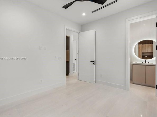 1215 NE 11th Ave B, Fort Lauderdale FL 33304