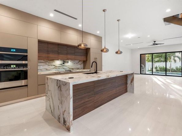 1215 NE 11th Ave B, Fort Lauderdale FL 33304