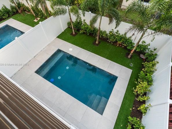 1215 NE 11th Ave B, Fort Lauderdale FL 33304