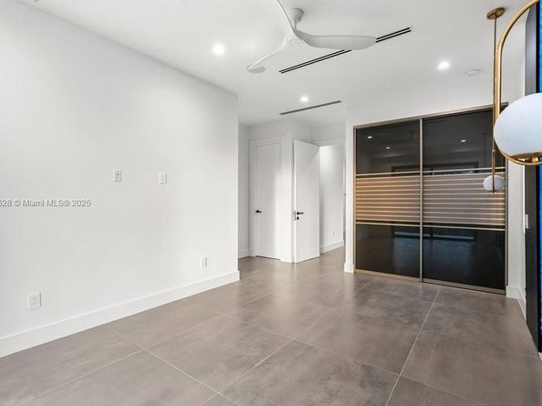 1215 NE 11th Ave B, Fort Lauderdale FL 33304