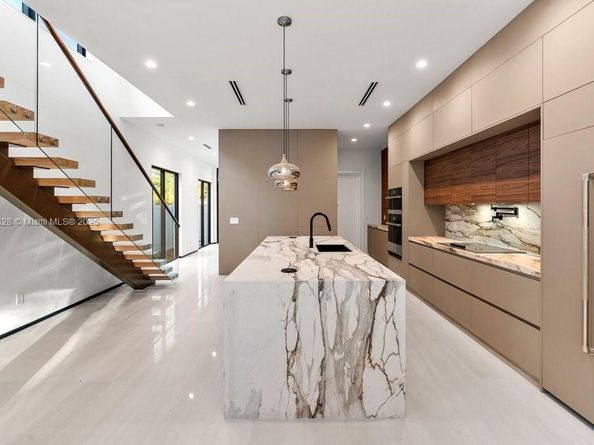 1215 NE 11th Ave B, Fort Lauderdale FL 33304