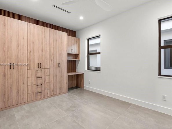 1215 NE 11th Ave B, Fort Lauderdale FL 33304