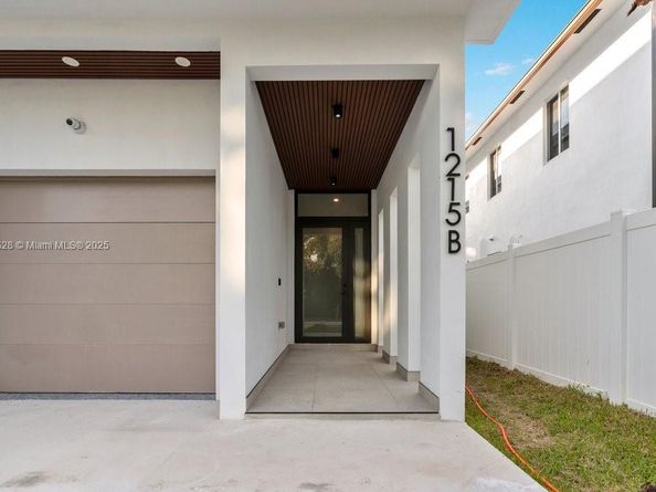 1215 NE 11th Ave B, Fort Lauderdale FL 33304