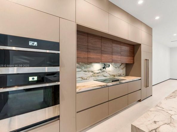 1215 NE 11th Ave B, Fort Lauderdale FL 33304