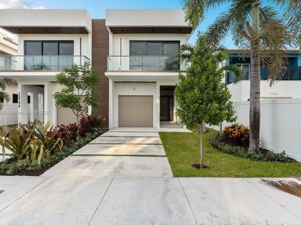 1215 NE 11th Ave B, Fort Lauderdale FL 33304