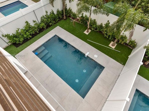 1215 NE 11th Ave B, Fort Lauderdale FL 33304