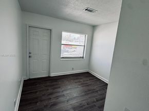 1006 10th St, West Palm Beach FL 33401