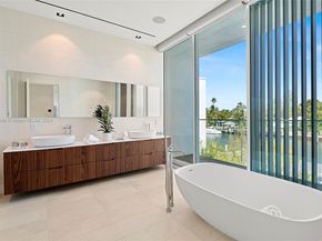 1031 W 48th St, Miami Beach FL 33140