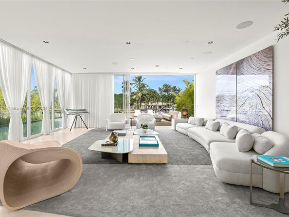1031 W 48th St, Miami Beach FL 33140