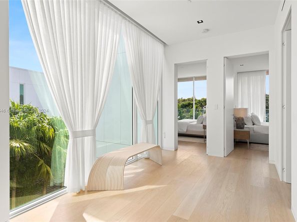 1031 W 48th St, Miami Beach FL 33140