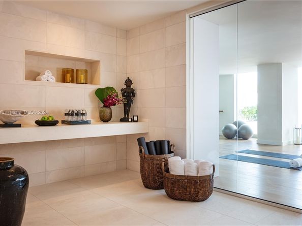 1031 W 48th St, Miami Beach FL 33140
