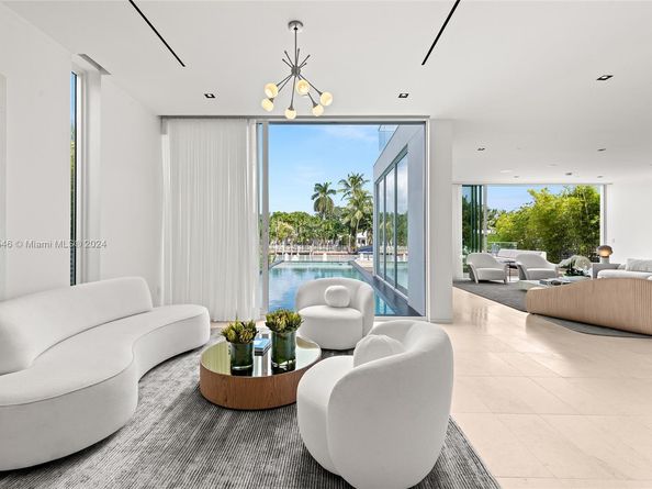 1031 W 48th St, Miami Beach FL 33140