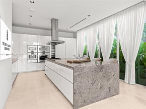 1031 W 48th St, Miami Beach FL 33140