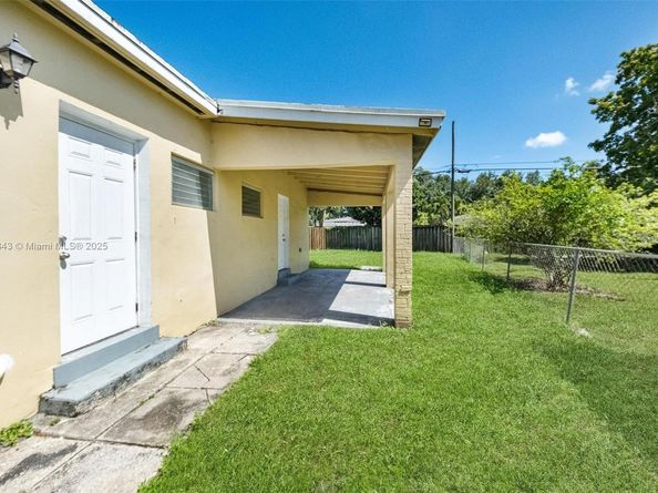 6428 Plunkett St, Hollywood FL 33023