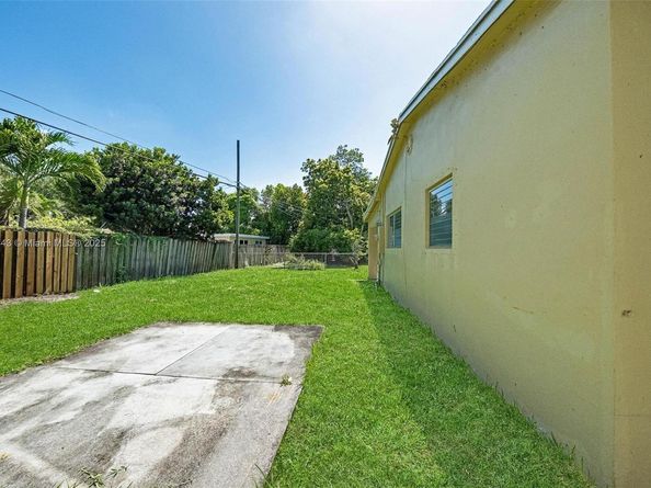 6428 Plunkett St, Hollywood FL 33023