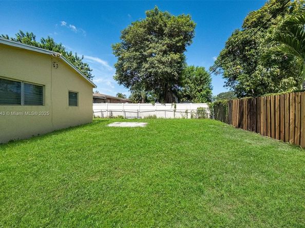 6428 Plunkett St, Hollywood FL 33023