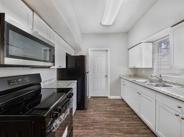 6428 Plunkett St, Hollywood FL 33023