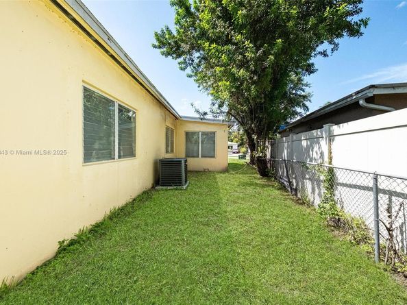 6428 Plunkett St, Hollywood FL 33023