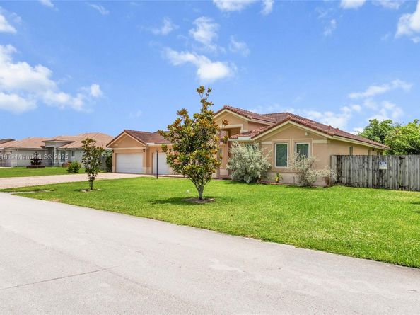 22442 SW 128th Pl, Miami FL 33170