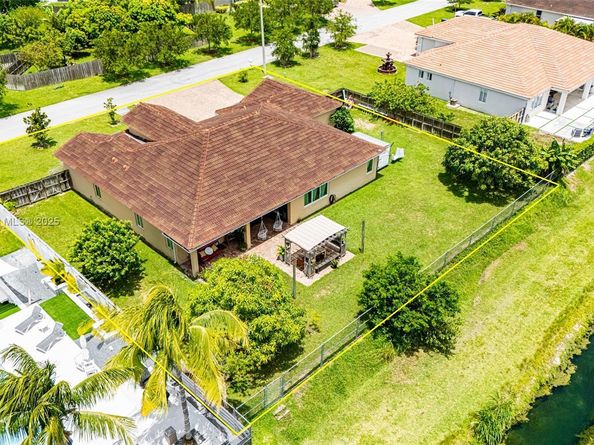 22442 SW 128th Pl, Miami FL 33170