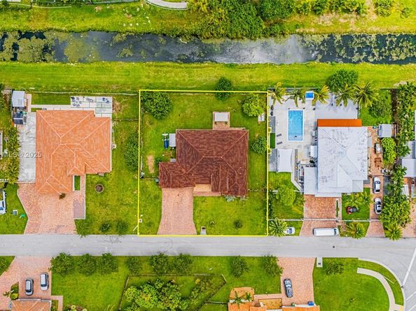 22442 SW 128th Pl, Miami FL 33170