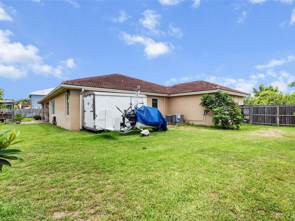 22442 SW 128th Pl, Miami FL 33170