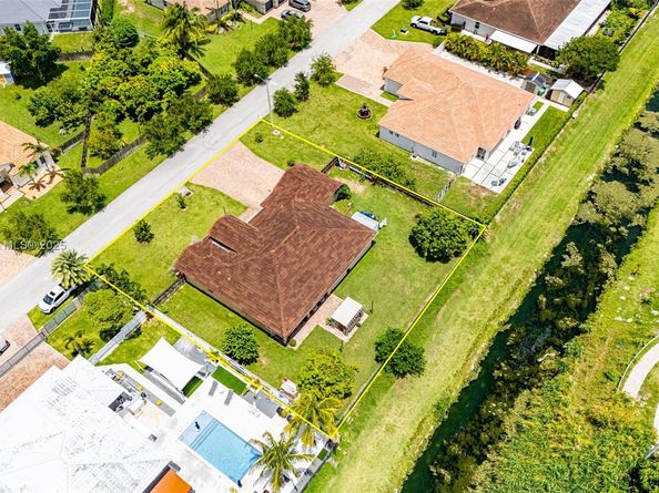 22442 SW 128th Pl, Miami FL 33170