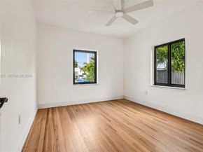 700 NE 87th St, Miami FL 33138