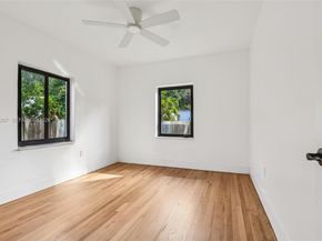 700 NE 87th St, Miami FL 33138