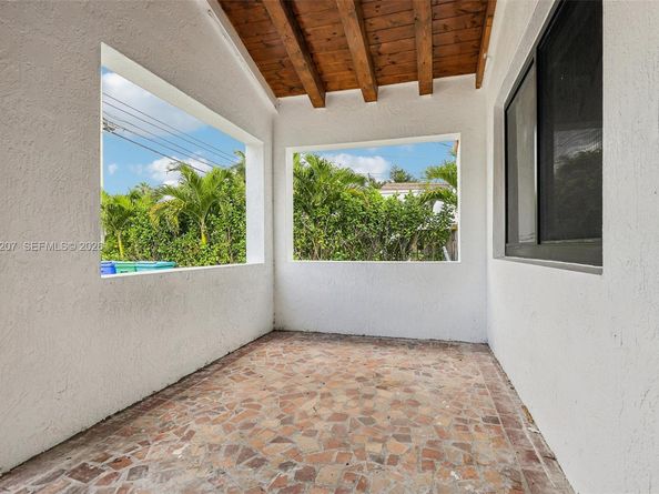 700 NE 87th St, Miami FL 33138