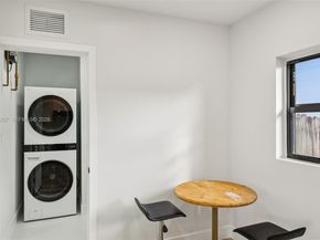 700 NE 87th St, Miami FL 33138