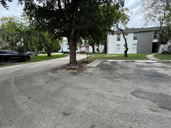 10353 N Kendall Dr BB2, Miami FL 33176