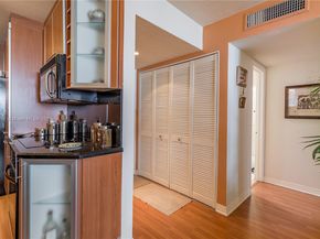 1670 Bay Rd 2E, Miami Beach FL 33139