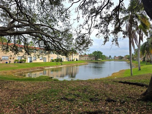 365 SW 86th Ave 201, Pembroke Pines FL 33025