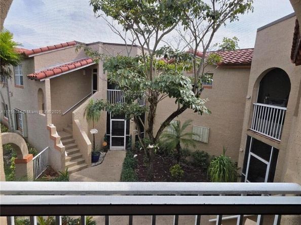 365 SW 86th Ave 201, Pembroke Pines FL 33025
