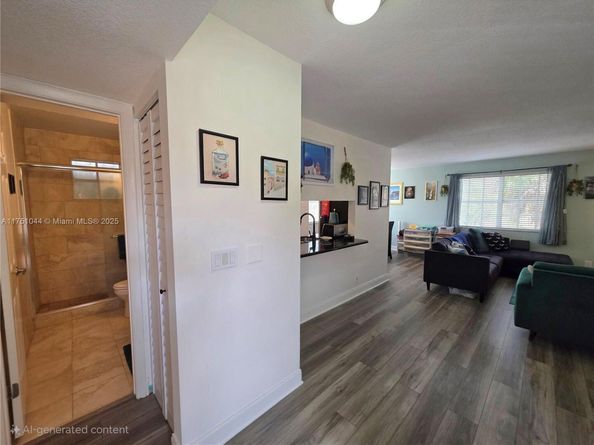 365 SW 86th Ave 201, Pembroke Pines FL 33025