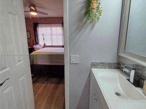 365 SW 86th Ave 201, Pembroke Pines FL 33025