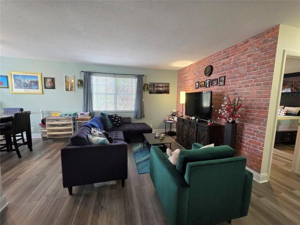 365 SW 86th Ave 201, Pembroke Pines FL 33025