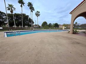 365 SW 86th Ave 201, Pembroke Pines FL 33025