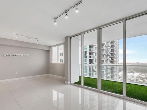 1871 NW S River Dr 1606, Miami FL 33125