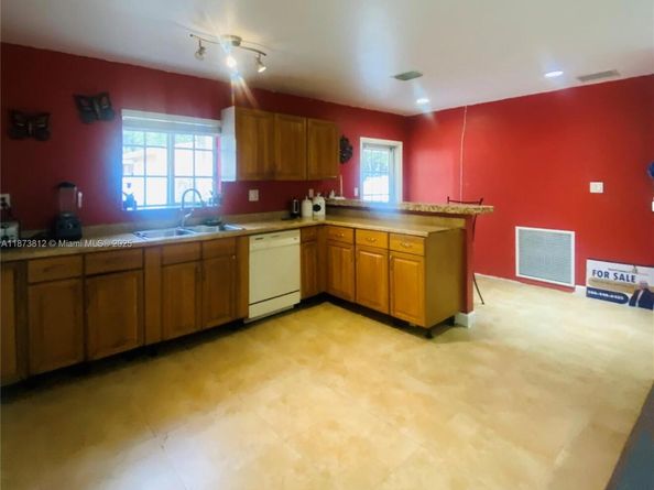 10440 NW 28th Ct, Miami FL 33147