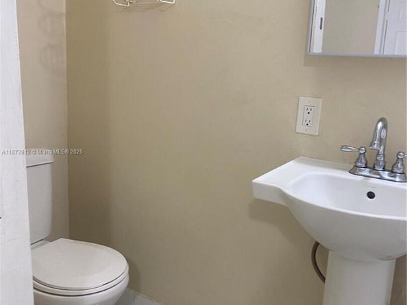 10440 NW 28th Ct, Miami FL 33147