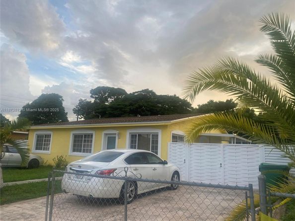 10440 NW 28th Ct, Miami FL 33147