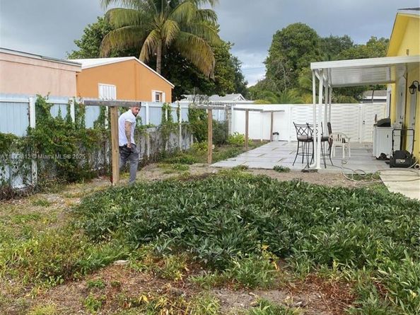 10440 NW 28th Ct, Miami FL 33147