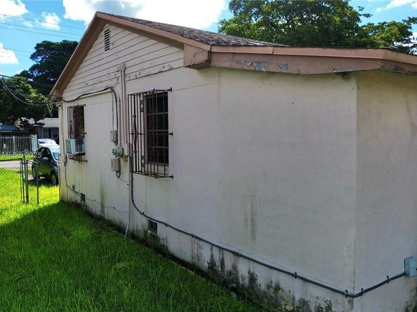 3340 NW 19th Ave, Miami FL 33142