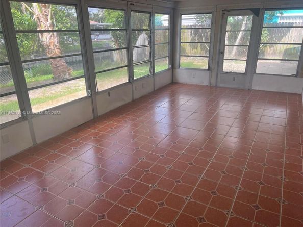 2720 SW 18th St, Fort Lauderdale FL 33312