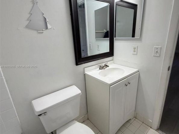 3375 W 76th St 211, Hialeah FL 33018