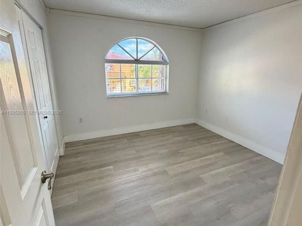 3375 W 76th St 211, Hialeah FL 33018