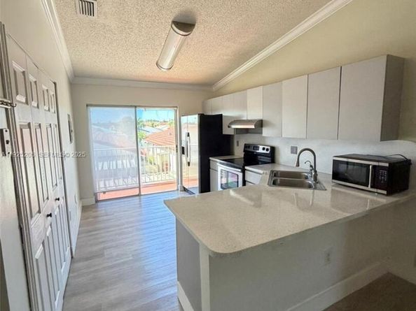 3375 W 76th St 211, Hialeah FL 33018