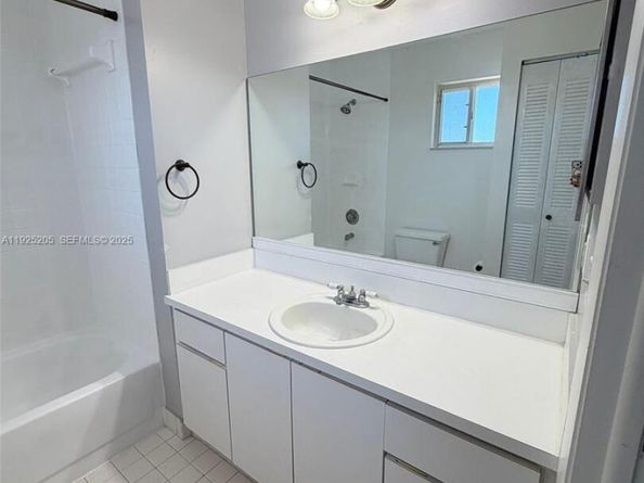 3375 W 76th St 211, Hialeah FL 33018